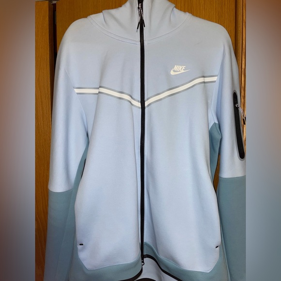 Nike Other - Nike Tech Size LARGE